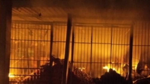 [Incêndio destrói totalmente feira no município de Barreiras]