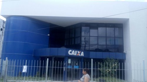 [Bandidos arrombam caixa eletrônico de agência da Caixa Econômica em Camaçari]