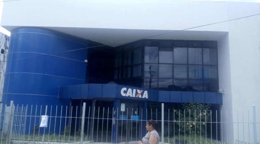 [Bandidos arrombam caixa eletrônico de agência da Caixa Econômica em Camaçari]