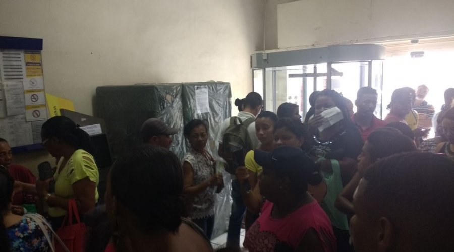 [População faz denúncia de péssimas condições da agência dos Correios em Simões Filho]