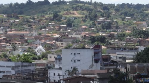 [Corpo carbonizado é encontrado perto de escola em Simões Filho]