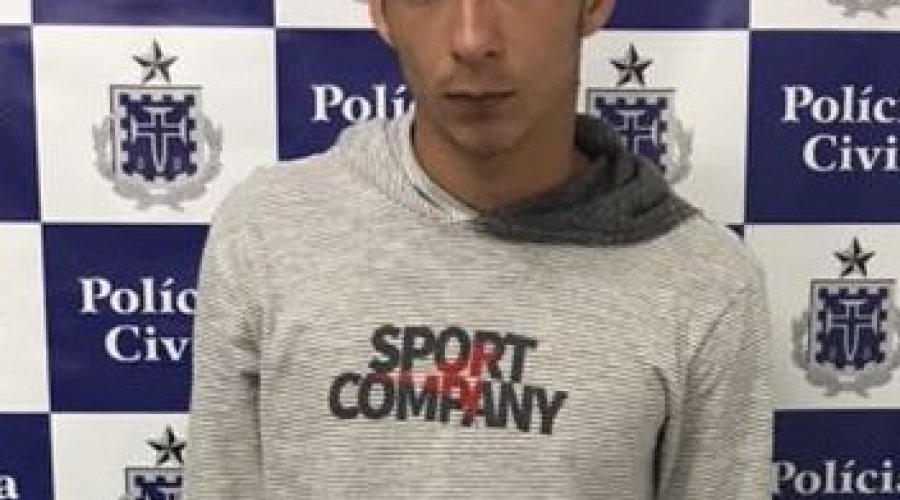 [Procurado por dois homicídios se entrega à polícia]