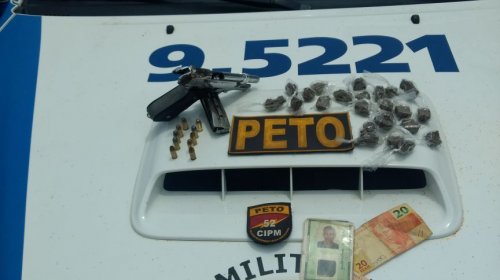 [Homem é preso em flagrante com arma, drogas e munições em Lauro de Freitas]