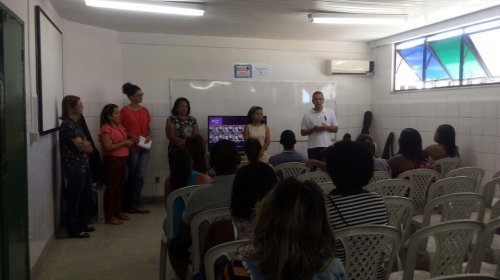 [Denúncia: por descaso da prefeitura professores pagam para escola funcionar em Lauro de Freita...]