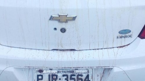 [Tiroteio entre policiais e bandidos em Camaçari resulta em duas mortes]