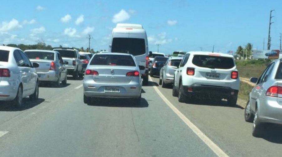 [Despreparo da CLN congestiona trânsito na Linha Verde sentido Jacuípe nesta sexta (13)]