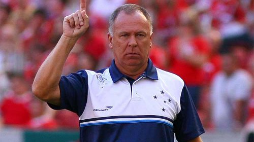 [Com Palmeiras de olho, diretoria do Cruzeiro busca meios para renovar contrato de Mano Menezes]