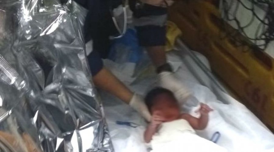 [Recém-nascida é achada em caixa de papelão em Salvador]