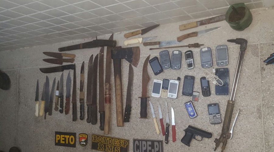 [Detentos armados com facas, machado e maçarico iniciam rebelião em Mata de São João ]