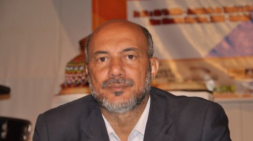 [Bira Coroa tenta driblar aparente falta de apoio à campanha de reeleição em Camaçari]