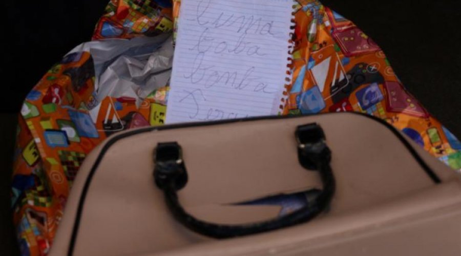 [Mulher assume ter colocado pacote com a palavra “bomba” na frente de escola em Salvador]