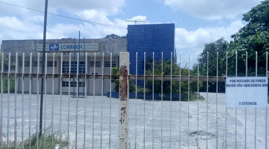 [Agência dos Correios de Camaçari está fechada, arrombamento pode ser o motivo]
