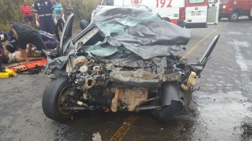 [Homem morre e dois ficam feridos em acidente envolvendo caminhão na BR 101]