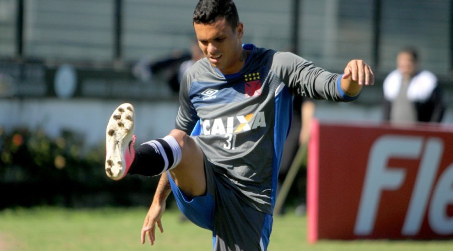 [Lateral Ramon tem lesão no joelho confirmada e só volta aos gramados em 2018: 