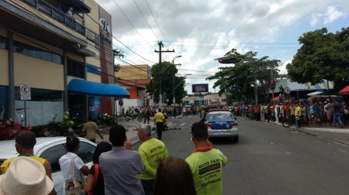 [URGENTE: Bandidos invadem Shopping Riviera e fazem vendedoras de reféns]
