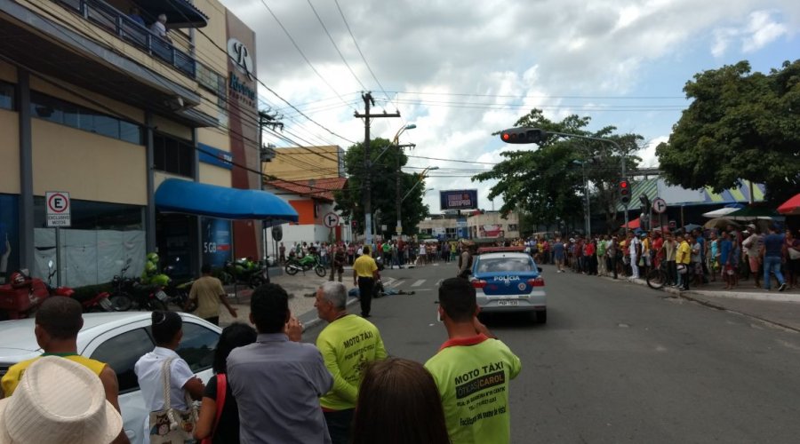 [URGENTE: Bandidos invadem Shopping Riviera e fazem vendedoras de reféns]