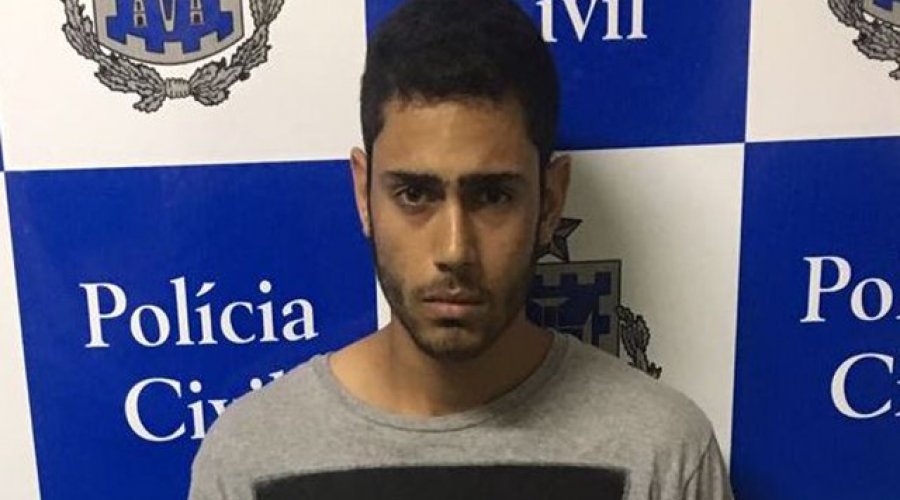 [Universitário é preso com cartelas de drogas sintéticas e maconha]