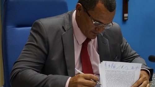 [Vereador de Camaçari é assaltado, bandidos levaram celular e carteira com mais de mil reais]