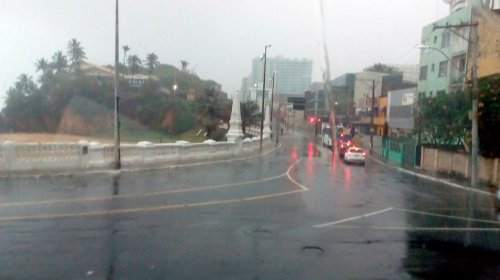 [Salvador: chuva forte causa alagamentos nesta sexta-feira]