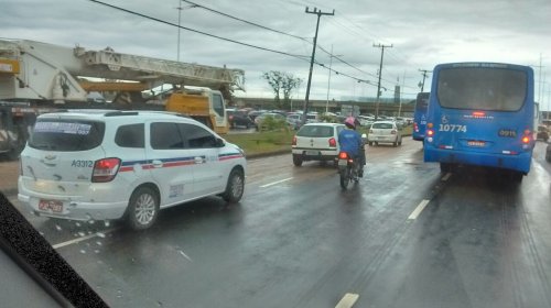 [Imagens: Chuva forte provoca alagamentos em Salvador]
