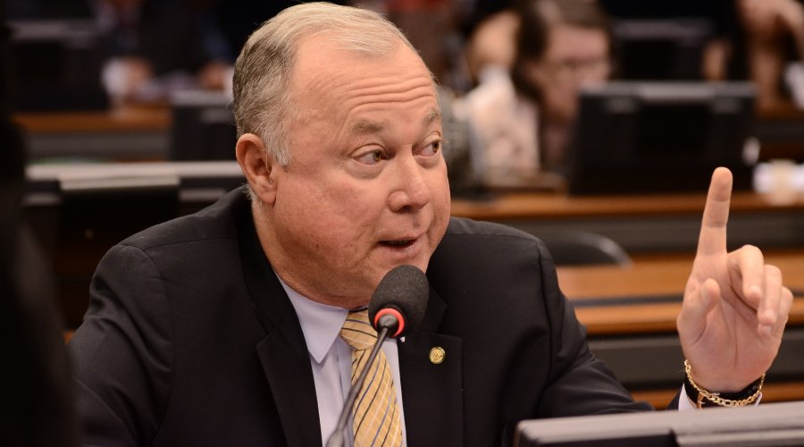 [Deputado Paulo Azi vai à Polícia Federal e levanta suspeita sobre quem incendiou a Seinfra]