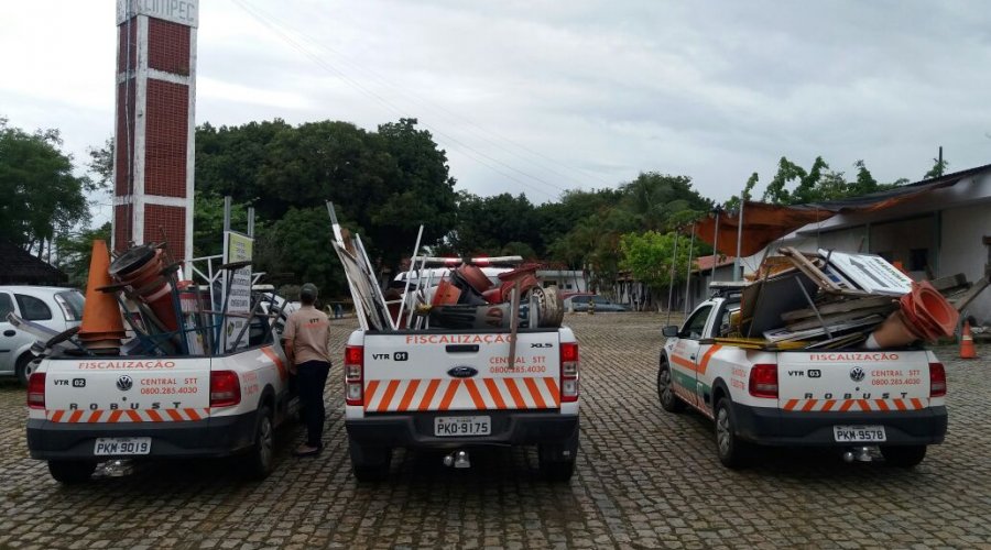 [STT recolhe obstáculos de calçadas e ruas em Camaçari durante operação “A Via é Pública”]