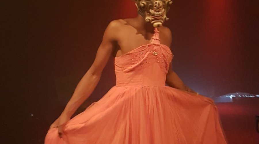 [Vídeo: Atores baianos encenam dedo no ânus de colegas e gera polêmica]