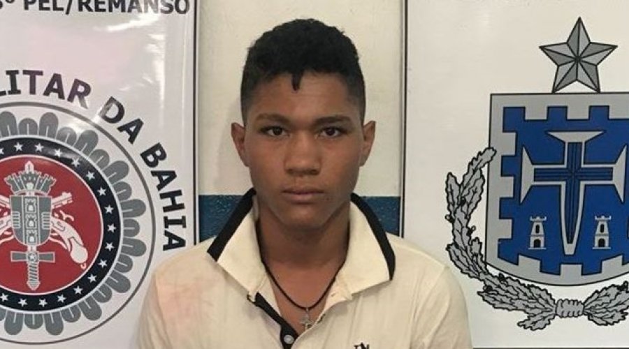 [Homem é preso e adolescente apreendido acusados de matar idoso para roubar arma]