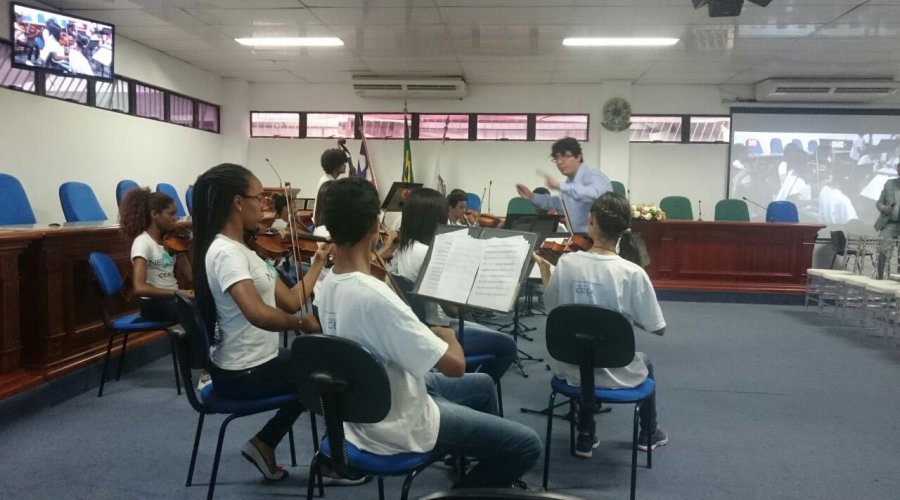 [Galeria: Sessão solene concede título de cidadão Simõesfilhense a Roque Santos]