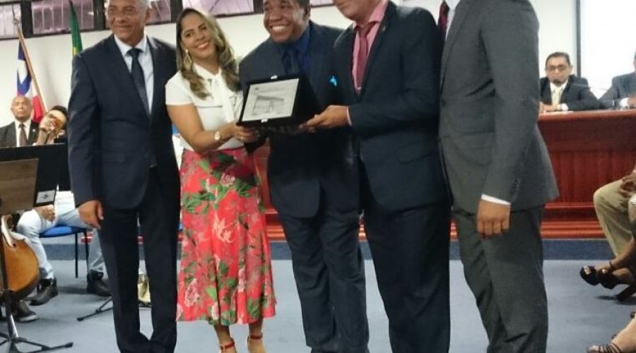 [“Foi uma homenagem muito justa”, afirma Dinha sobre título de cidadão simõesfilhense para Roque Santos]