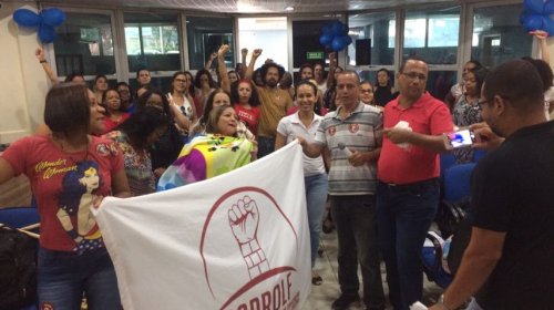 [Representantes dos servidores públicos de Lauro de Freitas estão acampados na Câmara Municipal]