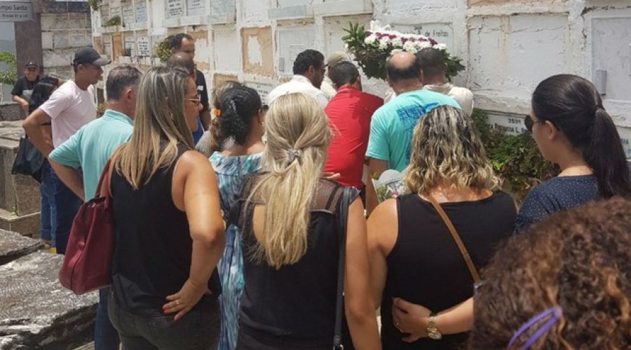 [Enterrado corpo de corretora de imóveis achada morta dentro de apartamento em Salvador]