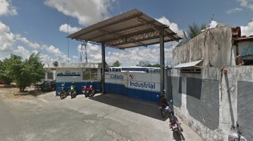 [Bandidos armados com fuzis assaltam garagem da VCI em Camaçari nesta manhã (27)]