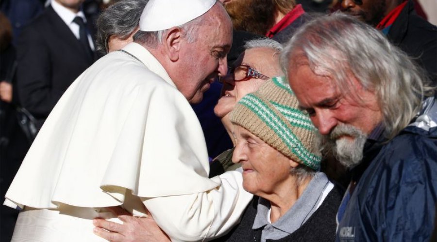 [Papa sugere vender bens da Igreja para ajudar pobres]