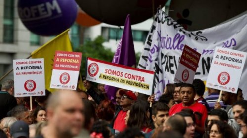 [Professores de todo pais podem fazer greve contra reforma da Previdência]