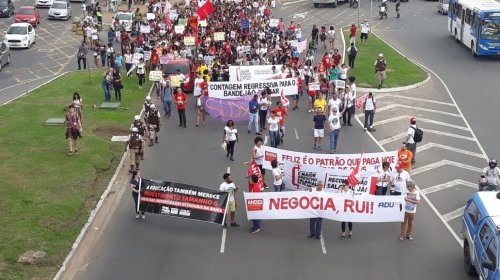 [Servidores estaduais fizeram protesto no Iguatemi]
