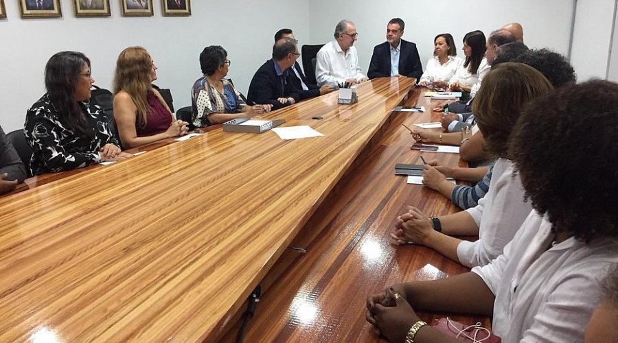 [Reitores das universidades estaduais se reúnem e debatem sobre situação financeira]