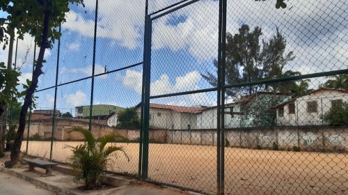 [Moradores de Vila Rui Barbosa reclamam de obra inacabada no Campo do Marisco]