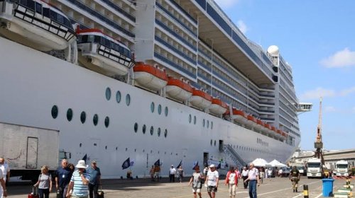 [Alta estação: cerca de 17 mil turistas chegam a Salvador em navios de cruzeiro]