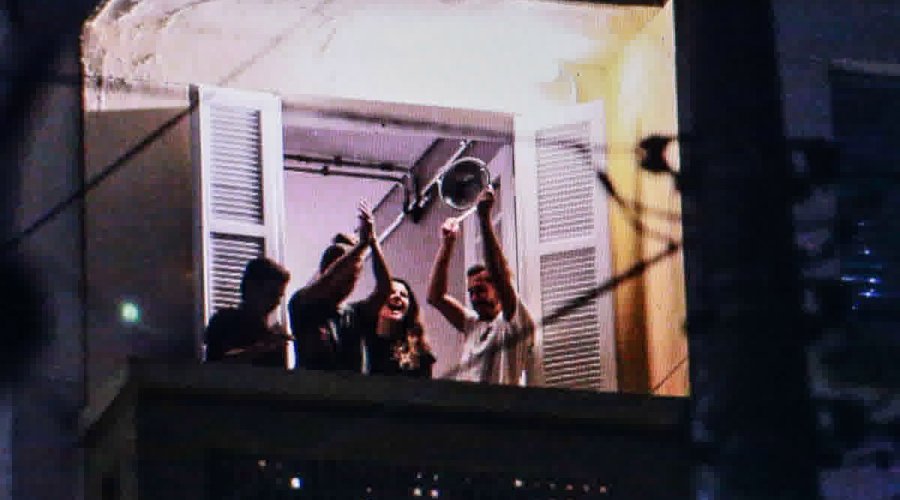 [Bolsonaro é alvo de panelaços pelo terceiro dia seguido]