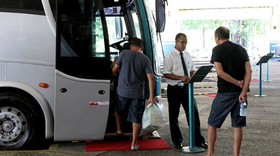 [Transporte é suspenso em mais duas cidades baianas; total é de 391]