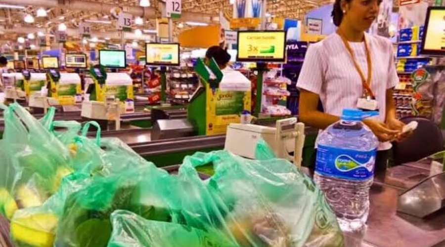 [Maioria dos beneficiados usa auxílio emergencial para comprar comida, aponta pesquisa]