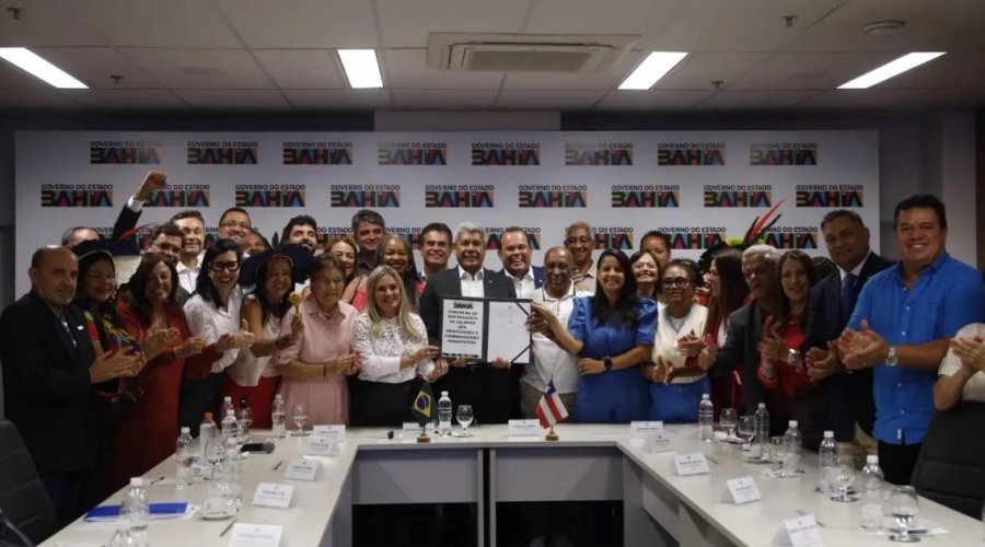 [Governador Jerônimo Rodrigues aprova aumento salarial para professores da rede estadual; veja os novos valores]