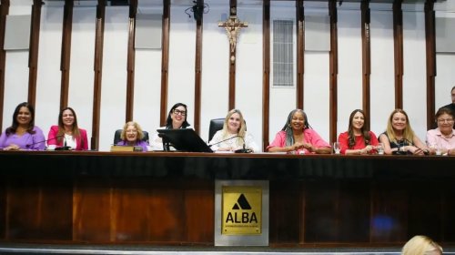 [AL-BA realiza sessão em homenagem às mulheres e aprova seis projetos legislativos]
