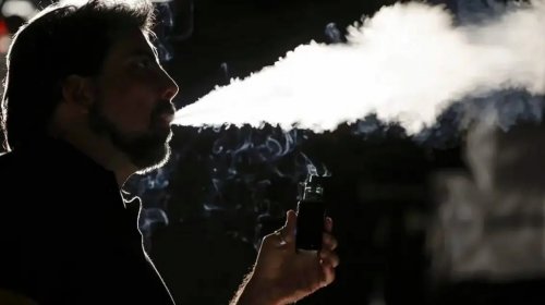 [Uso de vapes cresce entre adultos em Salvador, enquanto cigarro tradicional registra queda]