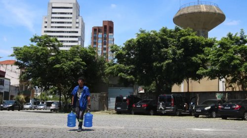 [Após privatização, Sabesp registra mais receita, demissão e vazamentos]