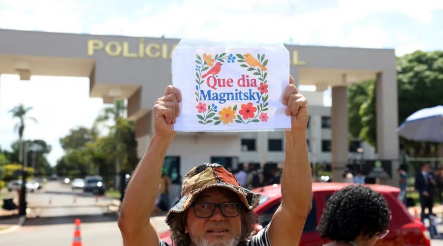 [Ministros defendem decisão de Moraes sobre prisão de Bolsonaro]