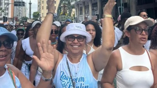 [SindilimpBA reúne garis e margaridas na Lavagem do Bonfim e defende melhores condições de trabalho]