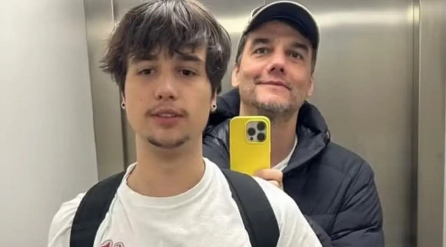 [Filho de Wagner Moura publica foto com o pai e se declara nas redes]