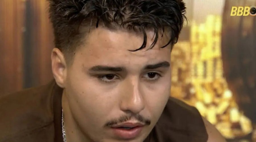 [Ex-BBB Pedro deixa clínica após internação e move ação milionária contra a Globo]